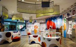 Interieur eines Swatch Stores in Singapur